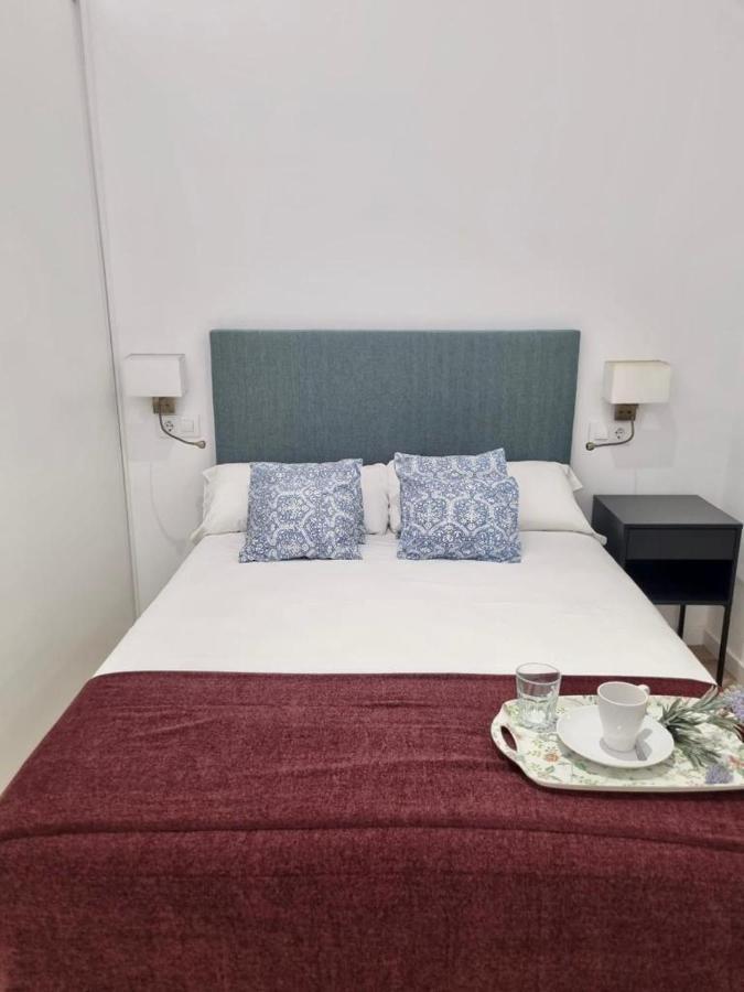 Apartamentos Rg Hospital Valme セビリア エクステリア 写真
