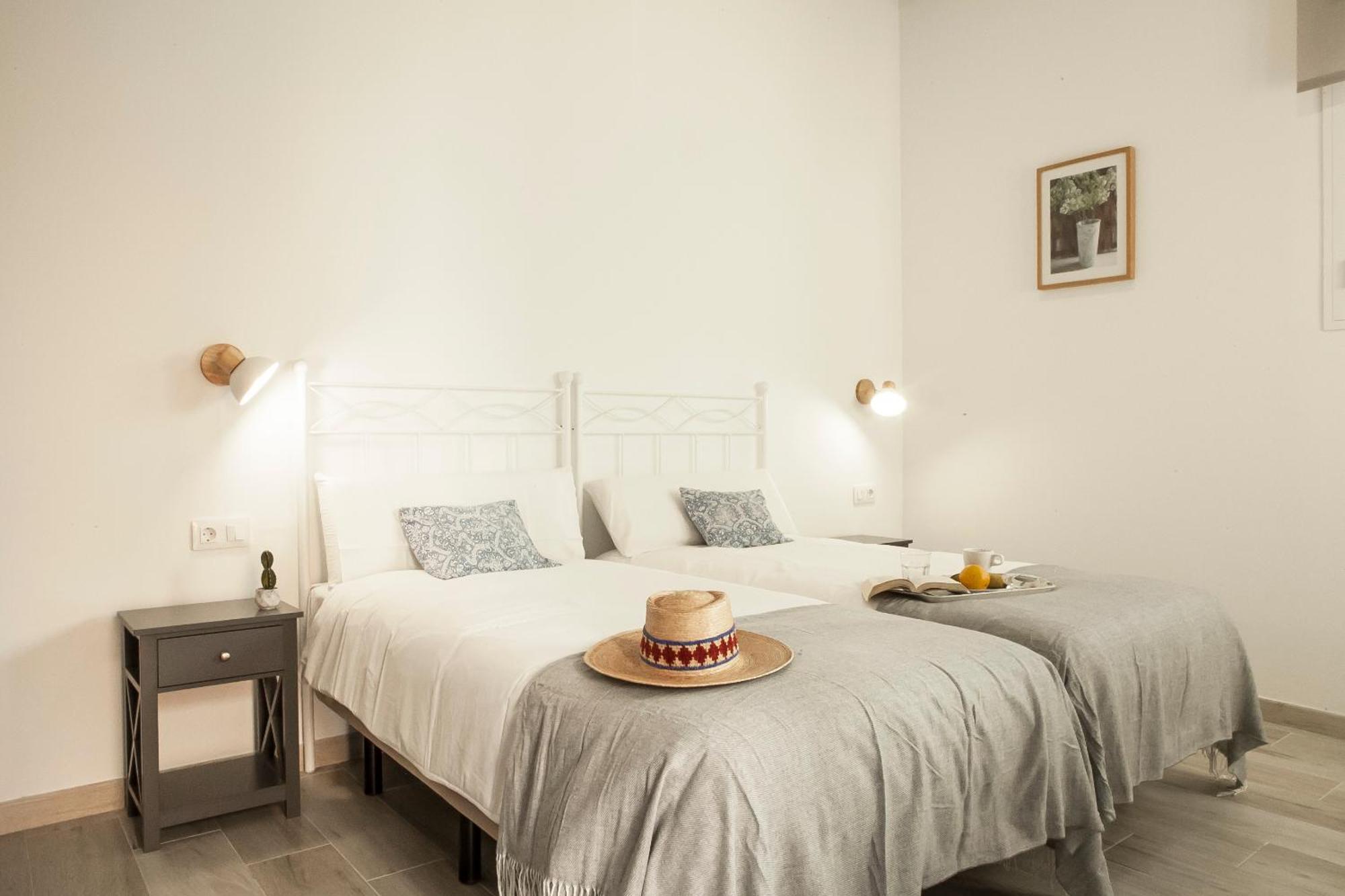 Apartamentos Rg Hospital Valme セビリア エクステリア 写真