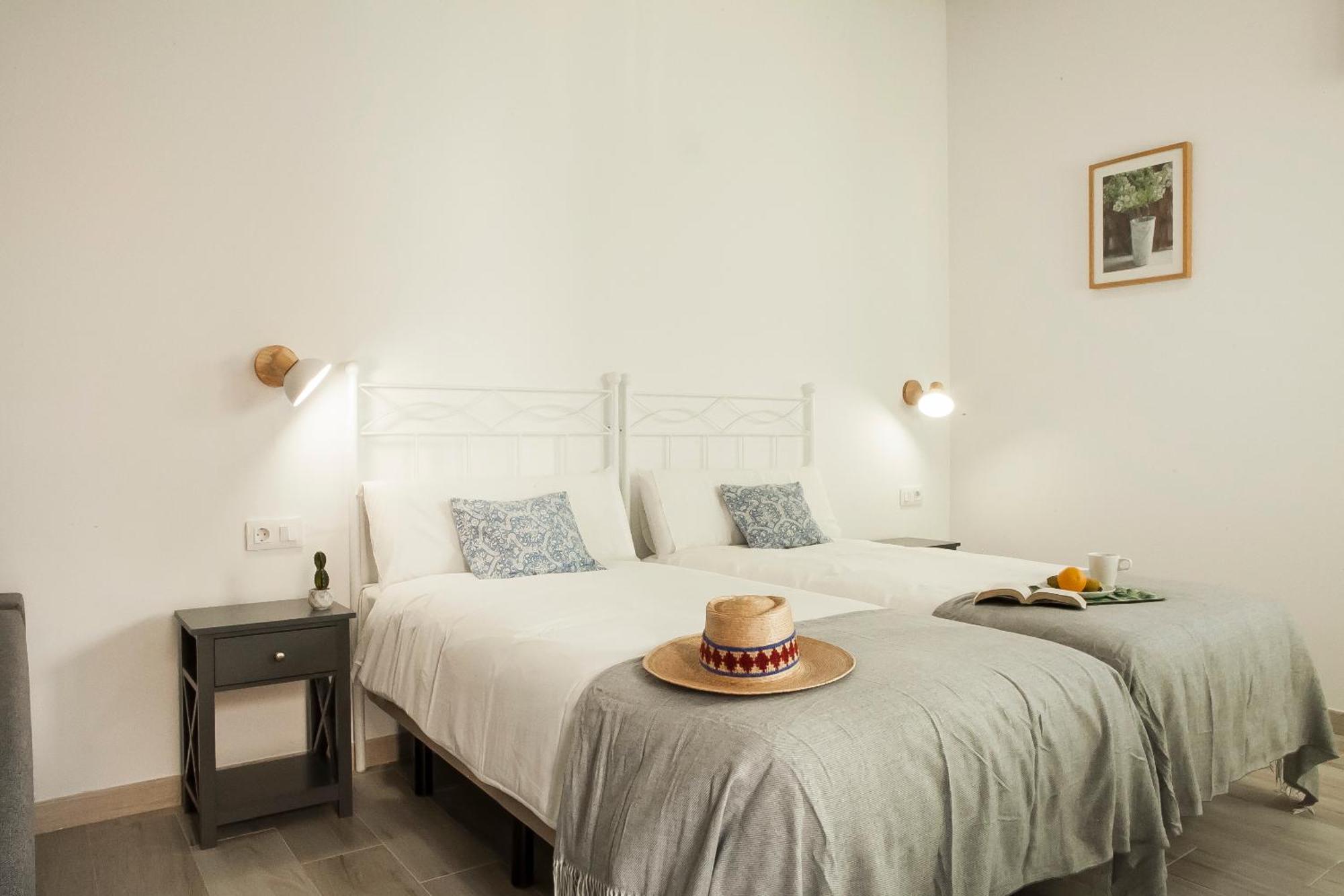 Apartamentos Rg Hospital Valme セビリア エクステリア 写真