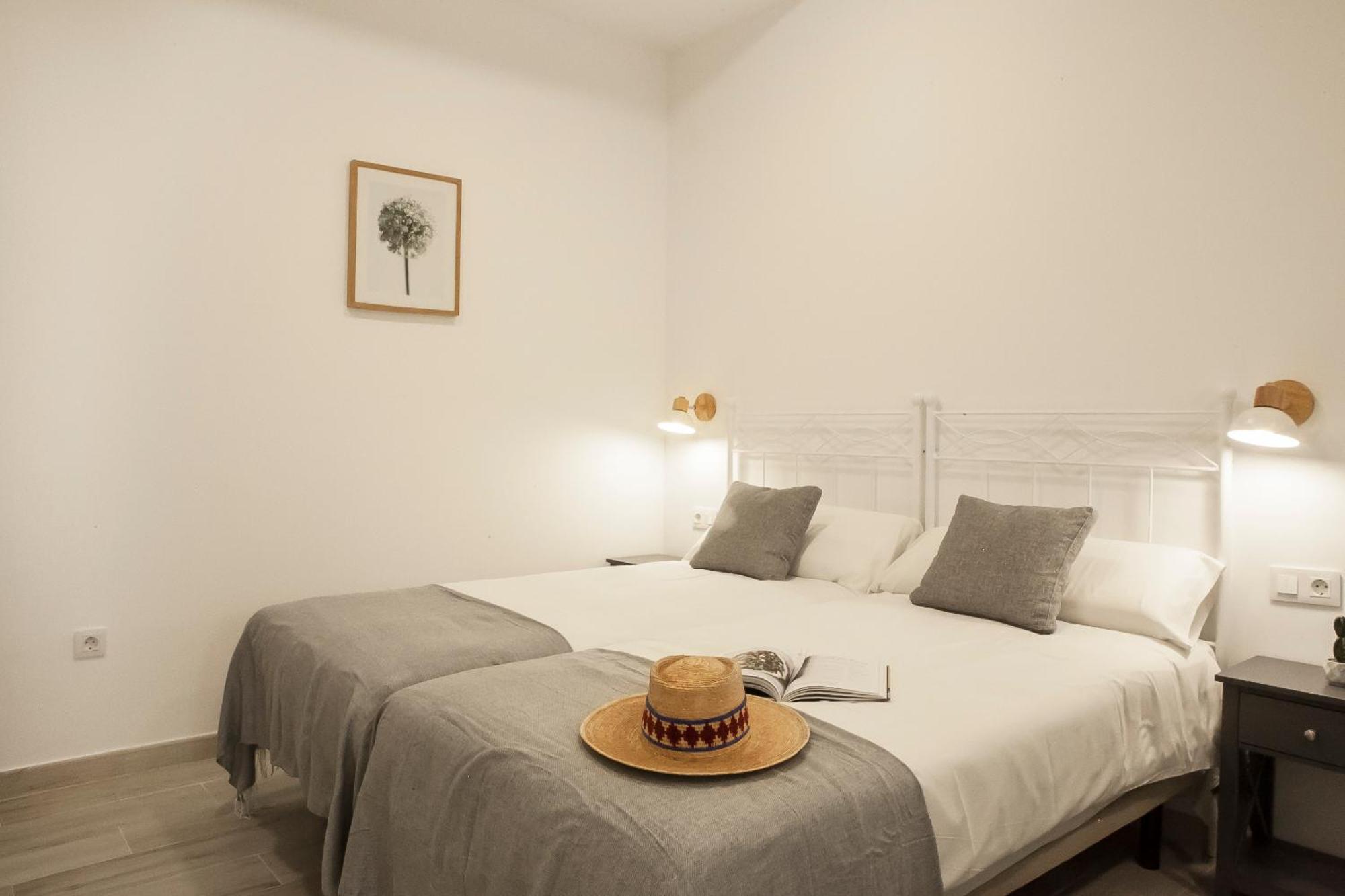 Apartamentos Rg Hospital Valme セビリア エクステリア 写真